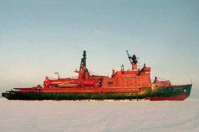 Когда советский атомный ледокол впервые достиг Северного полюса