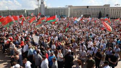 На митинги в поддержку Лукашенко вышли около 70 тысяч человек, против – 200 тысяч