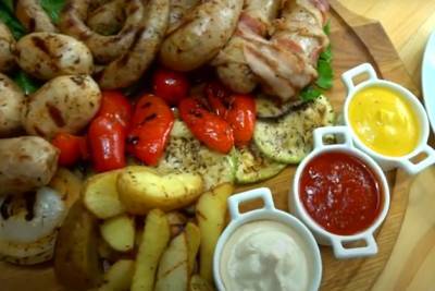 Новый ресторан «Колбаста» с колбасками 10 видов и мясом на гриле открылся в центре Читы