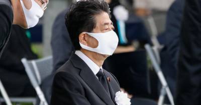 Премьер Японии проходит медосмотр на фоне слухов о его здоровье