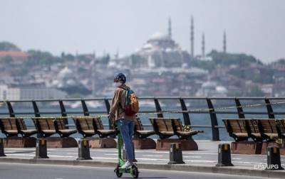 В Турции ужесточают карантинные ограничения
