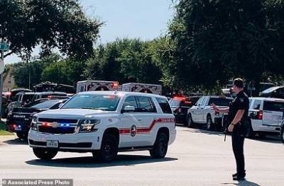 В Техасе стрелок, взявший в заложники членов своей семьи, ранил троих полицейских