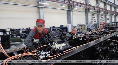 Лукашенко посетит Минский завод колесных тягачей