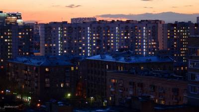 Женщину сбросили с балкона многоэтажки в Петербурге