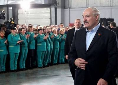Лукашенко прилетел на МЗКТ – туда же направились протестующие