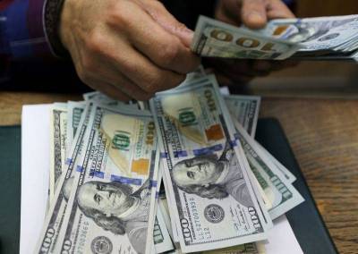 Доллар снижается; в фокусе - политическая ситуация в США, протокол ФРС