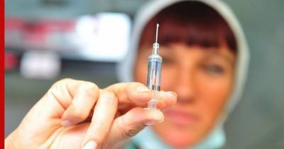 В Минздраве рассказали, когда медиков и россиян из групп риска вакцинируют от COVID-19