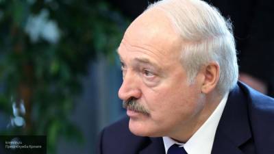 Лукашенко прибыл на завод колесных тягачей в Минске