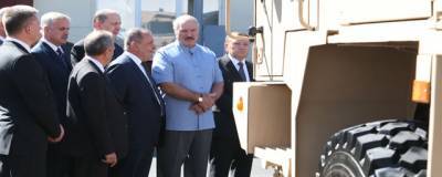 Лукашенко встретился с рабочими Минского завода колесных тягачей