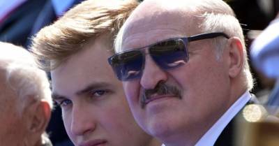 ВИДЕО: Лукашенко на вертолете посетил Минский завод колесных тягачей