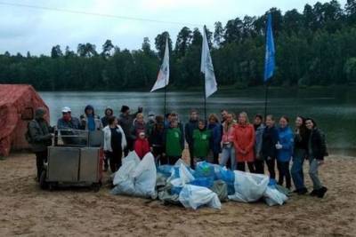 Казанские экоактивисты с территории озера Глубокое собрали 30 мешков мусора