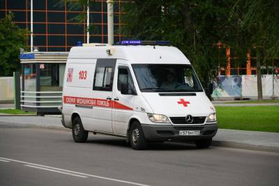 Гражданка Франции получила перелом челюсти в центре Москвы после падения из окна