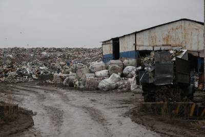 Подрядчик, ликвидирующий свалку в Посохово, засыпает ее строительным мусором