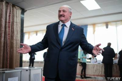 Рабочие МЗКТ в Минске освистали Лукашенко. А он заявил, что новых выборов не будет