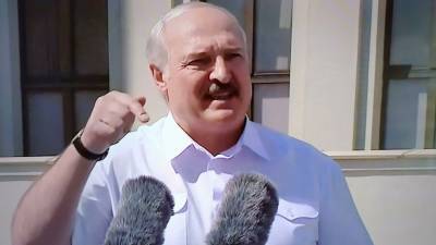 «Других выборов не будет» — Лукашенко категорично ответил рабочим и улетел с МЗКТ