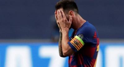Месси сообщил руководству Барселоны о желании покинуть клуб - СМИ
