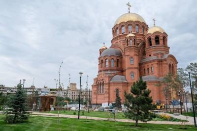 Сквер у собора Александра Невского назвали Александровским садом