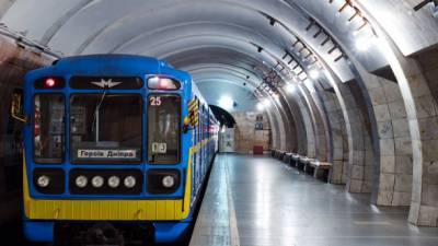 На 6 станциях метро Киева запустили 4G