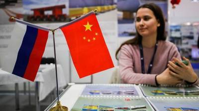 Доля расчетов в долларах между Москвой и Пекином впервые опустилась ниже 50%