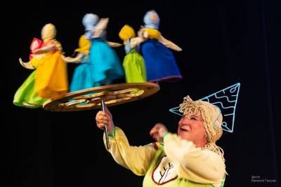 Кукольный театр в Чите провёл первый спектакль после карантина — «Гуси-Лебеди»