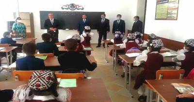 Эмомали Рахмон открыл школу в Душанбе и поздравил учителей и учащихся с Днем знаний