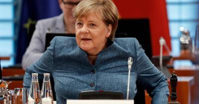 Меркель призывает к диалогу власти и оппозицию Белоруссии
