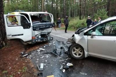 Грузовичок столкнулся с Honda Fit на дороге до Молоковки – пострадал ребёнок