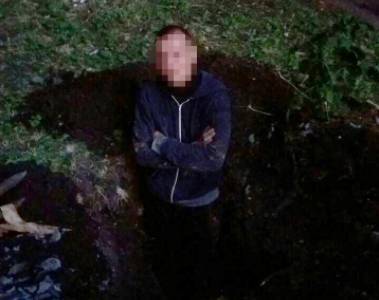 В Лисичанске патрульные поймали "на горячем" похитителя кабеля