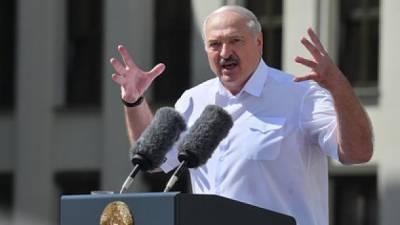 Лукашенко заявил, что Беларусь существует "благодаря его жесткости"