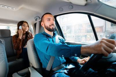 Uber запустил в Украине новую программу вознаграждений для водителей Uber Pro с четырьмя статусами, которые смогут видет пассажиры