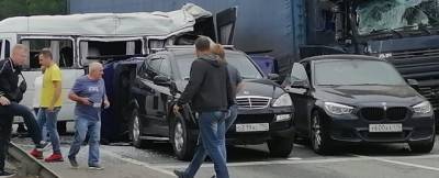В страшной аварии под Смоленском пострадали 15 человек