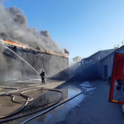 Пожарный поезд выдвинулся для тушения склада с краской в Нижнем Новгороде