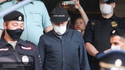 Суд запретил прогулки Ефремову под домашним арестом
