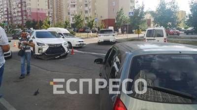 В Дарницком районе Киева столкнулись Lexus и Lada, есть пострадавший