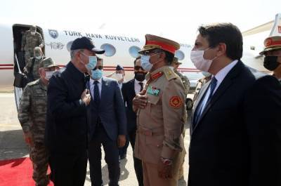 Министр обороны Турции прибыл с необъявленным визитом в Ливию