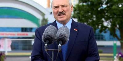 Политологи анонсируют отставку Лукашенко, сам президент выдвигает условие
