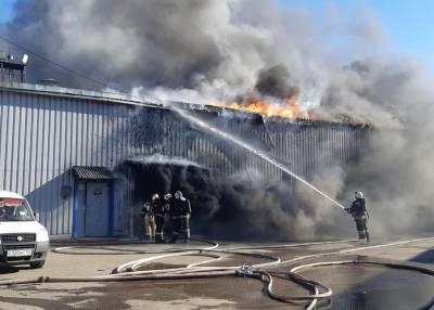 Открытое горение ликвидировали на складе лакокрасочных материалов в Нижнем Новгороде