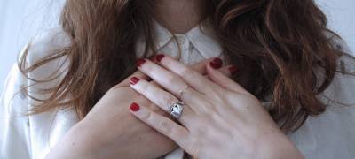Петрозаводчанка стянула кольцо с пальца спящей соседки