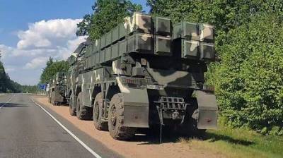 Беларусь перебрасывает тяжелую военную технику на границу с Литвой (ФОТО)