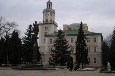 Во Львовской области власти одного из городов "красной" зоны отказались усиливать карантин