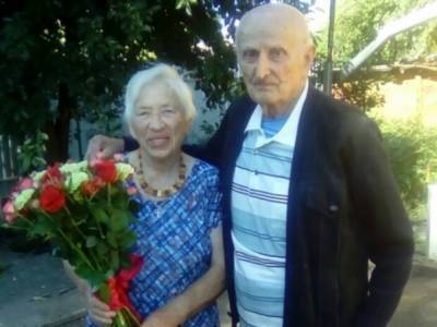 65 лет вместе: пара украинцев отметили «железную» свадьбу и поделились бесценным секретом