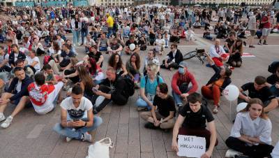 Протестующие собрались на новую акцию протеста у Дома правительства Белоруссии