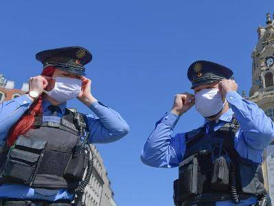 Во Франции за ношением маски будут следить полицейские