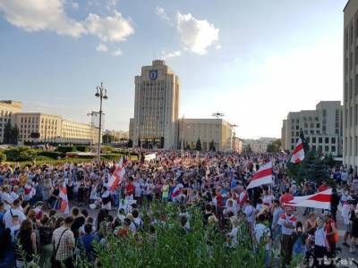 На площади Независимости в Минске началась очередная мирная акция