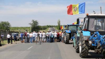 Молдавские аграрии требуют поддержку от властей, а те у России