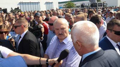 «И парламента, и президента»: Лукашенко допустил проведение выборов после принятия новой Конституции