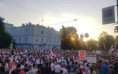 Активисты в Минске требуют отпустить задержанных