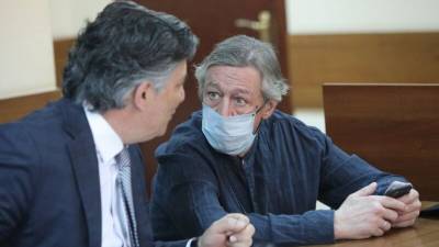 Хрюкающие адвокаты превращают суд над Ефремовым в театр