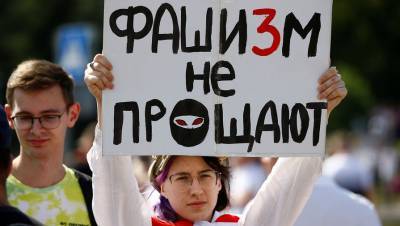 Многотысячная акция протеста проходит около СИЗО в Минске