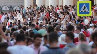 "Выпускай!": В Минске несколько тысяч человек собрались у СИЗО, требуют отпустить политзаключенных